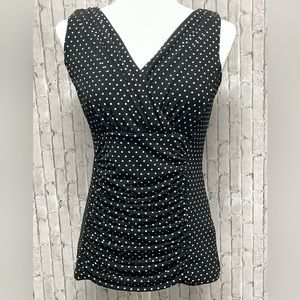 White House Black Market Black White Dot. Slim fit sleeveless top. Sz Sm